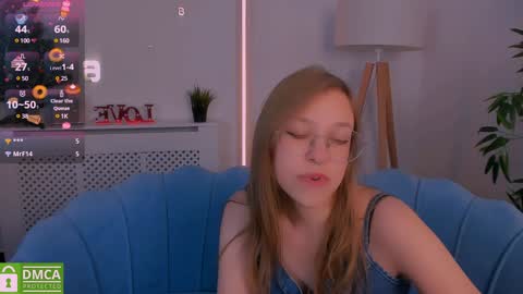 Snapshot of layriantavee chatting on 01/05/25, 09:59 layriantavee online show from 01/05/25, 09:59