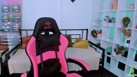 Snapshot of layriantavee chatting on 01/08/25, 10:15 layriantavee online show from 01/08/25, 10:15