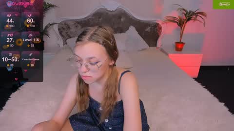 Snapshot of layriantavee chatting on 01/13/25, 01:49 layriantavee online show from 01/13/25, 01:49