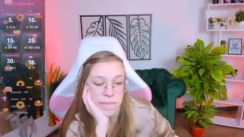 Snapshot of layriantavee chatting on 01/19/25, 10:06 layriantavee online show from 01/19/25, 10:06