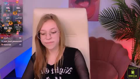 Snapshot of layriantavee chatting on 01/28/25, 01:27 layriantavee online show from 01/28/25, 01:27