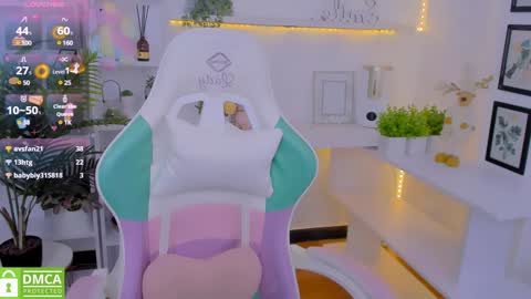 Snapshot of layriantavee chatting on 01/29/25, 10:05 layriantavee online show from 01/29/25, 10:05