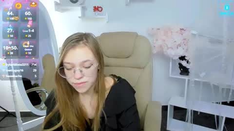 Snapshot of layriantavee chatting on 02/03/25, 01:08 layriantavee online show from 02/03/25, 01:08