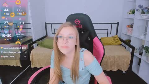 Snapshot of layriantavee chatting on 02/06/25, 01:54 layriantavee online show from 02/06/25, 01:54