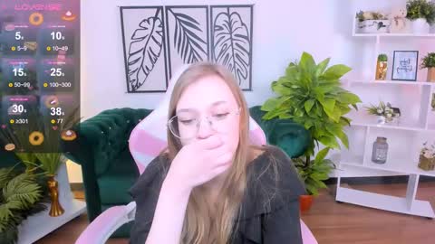 Snapshot of layriantavee chatting on 02/11/25, 07:02 layriantavee online show from 02/11/25, 07:02