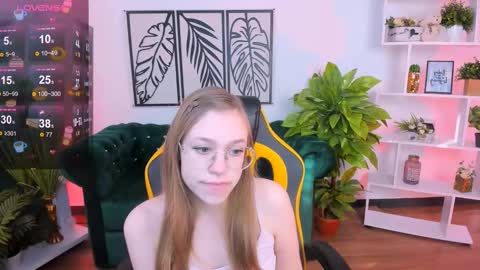 Snapshot of layriantavee chatting on 02/23/25, 07:00 layriantavee online show from 02/23/25, 07:00