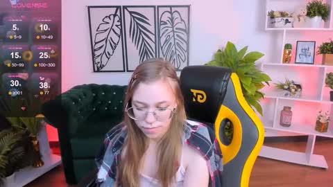 Snapshot of layriantavee chatting on 02/23/25, 10:06 layriantavee online show from 02/23/25, 10:06