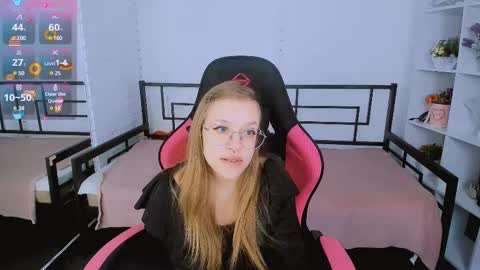 Snapshot of layriantavee chatting on 03/12/25, 07:35 layriantavee online show from 03/12/25, 07:35