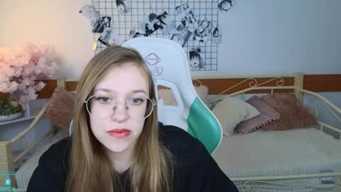 Snapshot of layriantavee chatting on 04/12/26, 06:18 layriantavee online show from 04/12/26, 06:18