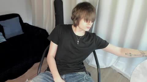 Alex online show from 04/01/26, 01:17