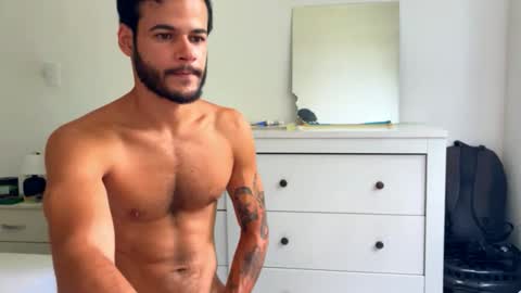 Snapshot of lcscerq chatting on 11/26/25, 01:23 lcscerq online show from 11/26/25, 01:23