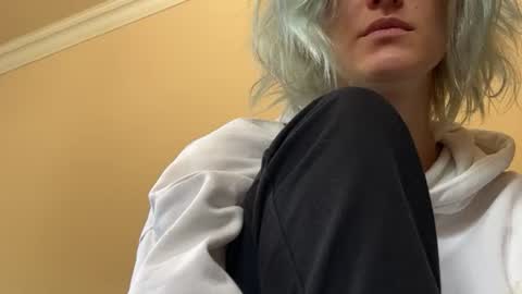 Snapshot of lea__elfie chatting on 08/04/26, 07:44 Lea Elfie online show from 08/04/26, 07:44