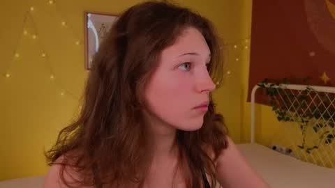 Snapshot of lea_belle_ chatting on 10/09/25, 12:03 Lea online show from 10/09/25, 12:03