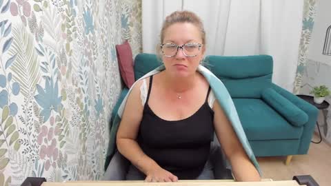 Snapshot of lea_fruit chatting on 12/08/24, 11:35 Lea online show from 12/08/24, 11:35