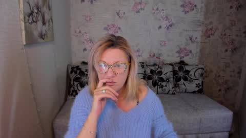 Snapshot of lea_fruit chatting on 12/30/24, 05:04 Lea online show from 12/30/24, 05:04