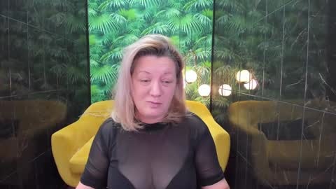 Snapshot of lea_fruit chatting on 01/02/25, 05:03 Lea online show from 01/02/25, 05:03