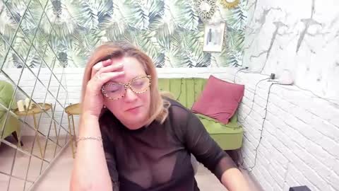 Snapshot of lea_fruit chatting on 01/05/25, 11:15 Lea online show from 01/05/25, 11:15