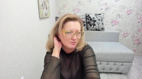 Snapshot of lea_fruit chatting on 01/28/25, 10:23 Lea online show from 01/28/25, 10:23