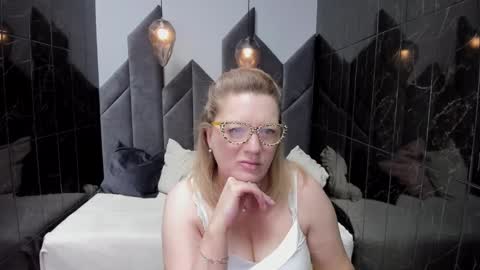 Snapshot of lea_fruit chatting on 02/09/25, 05:08 Lea online show from 02/09/25, 05:08