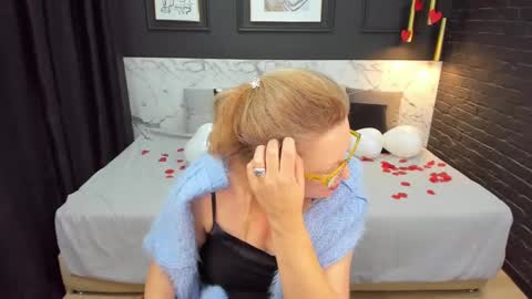 Snapshot of lea_fruit chatting on 02/15/25, 08:33 Lea online show from 02/15/25, 08:33