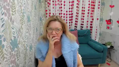 Snapshot of lea_fruit chatting on 02/18/25, 05:10 Lea online show from 02/18/25, 05:10