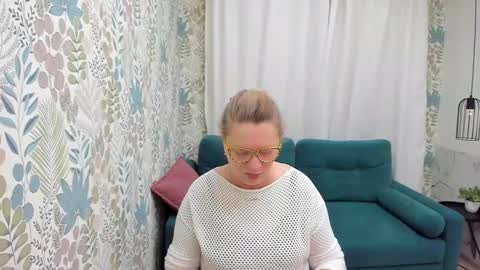 Snapshot of lea_fruit chatting on 03/02/25, 05:12 Lea online show from 03/02/25, 05:12