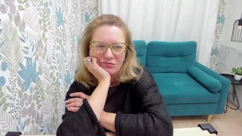 Snapshot of lea_fruit chatting on 03/08/25, 11:48 Lea online show from 03/08/25, 11:48