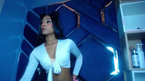 Snapshot of lea_sweetly chatting on 09/17/25, 01:24 lea sewwtly online show from 09/17/25, 01:24