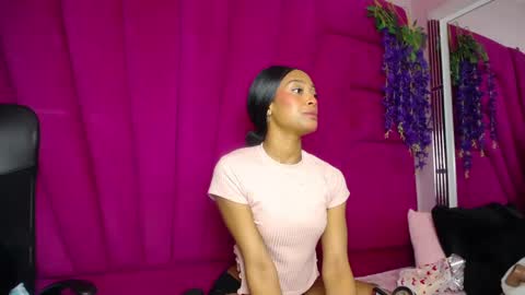 Snapshot of lea_sweetly chatting on 10/06/25, 01:08 lea sewwtly online show from 10/06/25, 01:08