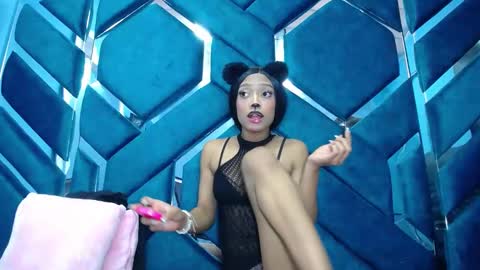 Snapshot of lea_sweetly chatting on 10/18/25, 01:23 lea sewwtly online show from 10/18/25, 01:23