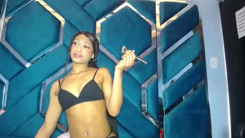 Snapshot of lea_sweetly chatting on 10/24/25, 01:07 lea sewwtly online show from 10/24/25, 01:07