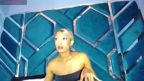 Snapshot of lea_sweetly chatting on 10/30/25, 01:34 lea sewwtly online show from 10/30/25, 01:34