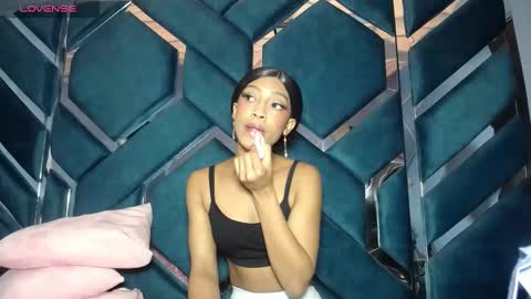 Snapshot of lea_sweetly chatting on 11/07/25, 01:00 lea sewwtly online show from 11/07/25, 01:00