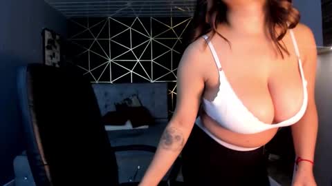 Lea Velle online show from 10/06/25, 05:05