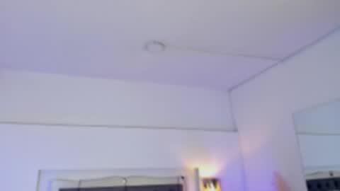 Snapshot of lea_walkerr chatting on 04/21/26, 01:42 lea_walkerr online show from 04/21/26, 01:42