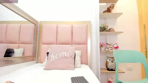 Snapshot of lea_wilson chatting on 02/23/25, 07:38 Lea online show from 02/23/25, 07:38