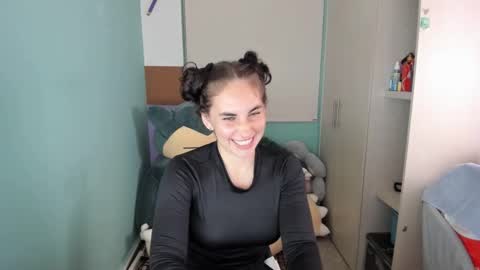 Snapshot of leah_sm chatting on 01/16/25, 09:51 Laura online show from 01/16/25, 09:51