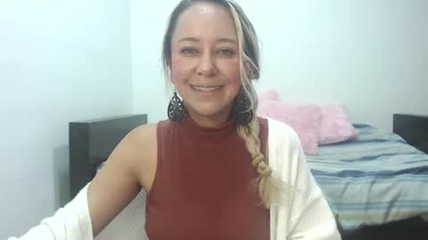 leah_susman online show from 10/21/25, 02:01