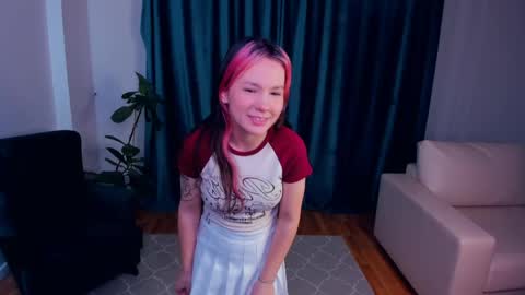 Snapshot of leahmerced chatting on 04/07/26, 04:07 Luna online show from 04/07/26, 04:07