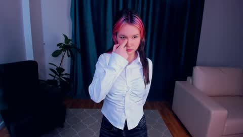 Snapshot of leahmerced chatting on 04/08/26, 04:29 Luna online show from 04/08/26, 04:29