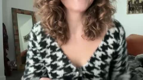 Leah Sparkles online show from 11/24/25, 03:01