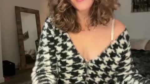 Leah Sparkles online show from 12/05/25, 03:41