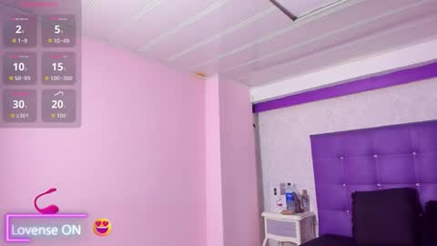 leamoreau__ online show from 12/05/25, 12:14