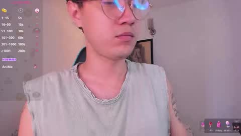 Snapshot of leaneseb chatting on 11/20/25, 01:33 leaneseb online show from 11/20/25, 01:33