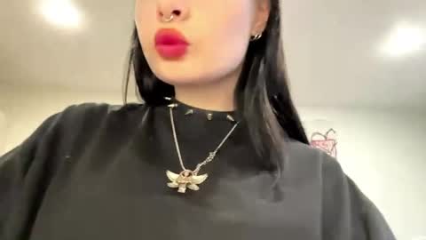 Snapshot of leanorabollman chatting on 04/01/26, 03:20 Kiki online show from 04/01/26, 03:20