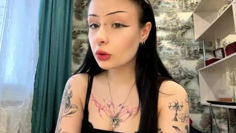 Snapshot of leanorabollman chatting on 04/13/26, 03:28 Kiki online show from 04/13/26, 03:28