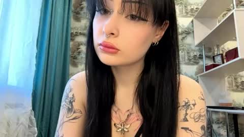 Snapshot of leanorabollman chatting on 04/16/26, 03:13 Kiki online show from 04/16/26, 03:13