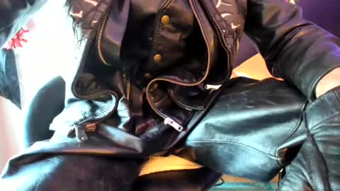 leatherdude69 online show from 02/04/25, 03:04