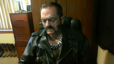 leathergreaser online show from 02/03/25, 10:54