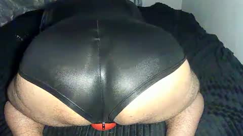 Snapshot of leatherman31 chatting on 11/22/25, 02:16 leatherman31 online show from 11/22/25, 02:16